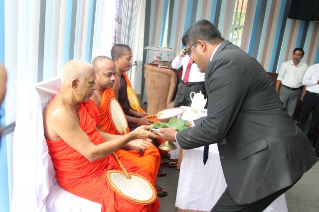 මොනරාගල දිස්ත්‍රික් ලේකම් කාර්යාලයේ නව දිසාපතිතුමා තම රාජකාරී කටයුතු ආරම්භ කිරීම